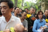 Hình ảnh 'tay bế tay bồng' đi viếng Đại tướng